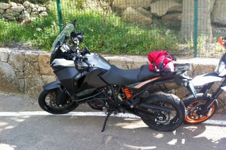 KTM 1290 Super Adventure » 2 Vermomde prototypes onderweg op de Canarische Eilanden. Foto: Canarias Moto Rent