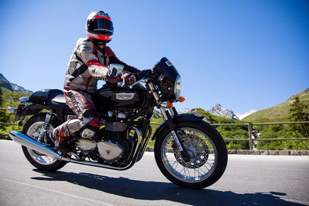 Triumph-aber-auch-KTM,-BMW-und-Ducati-sind-2015-wieder-mit-dabei